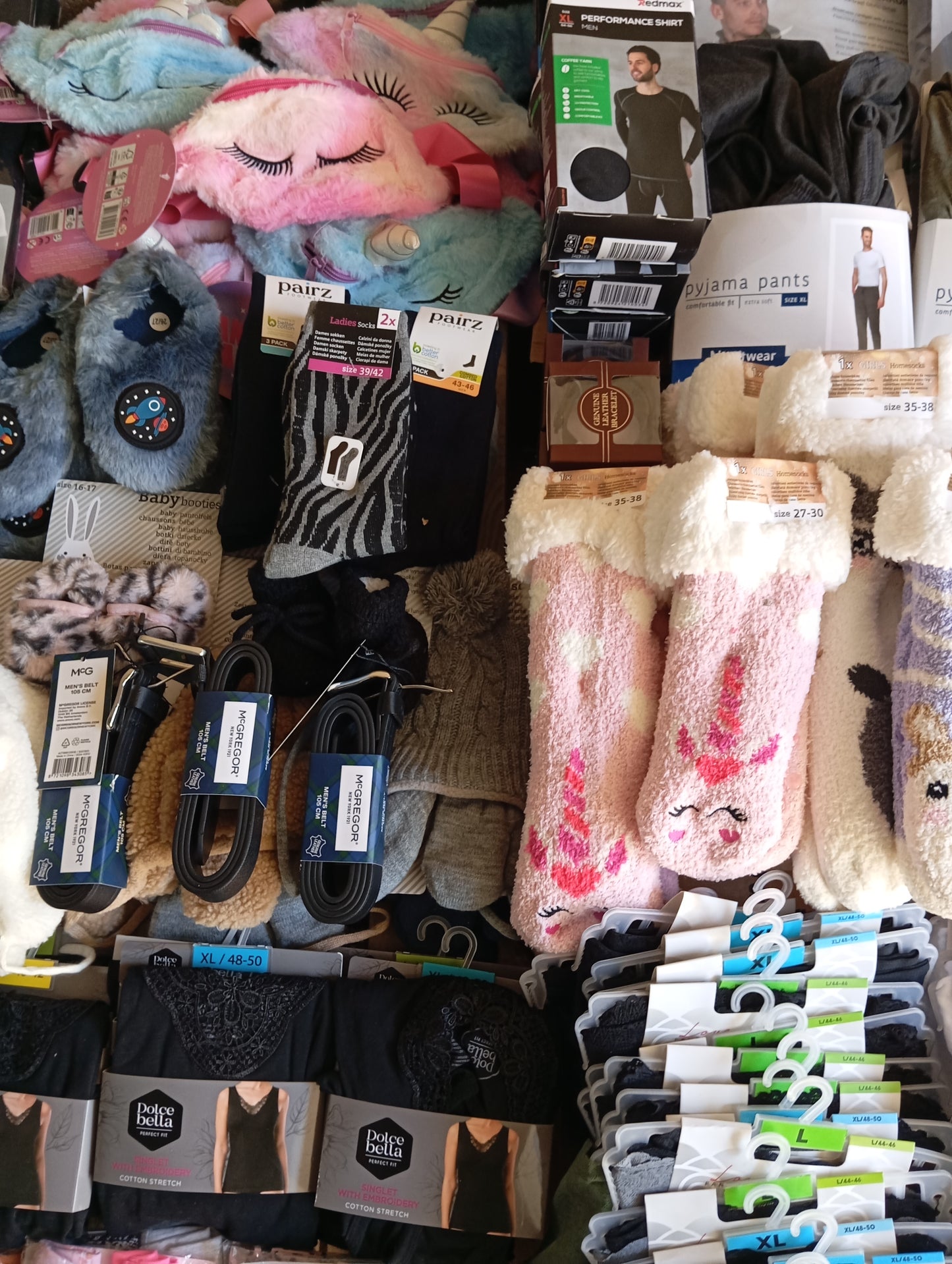 Lot de 390 Vêtements chausson Homme / femme / enfant