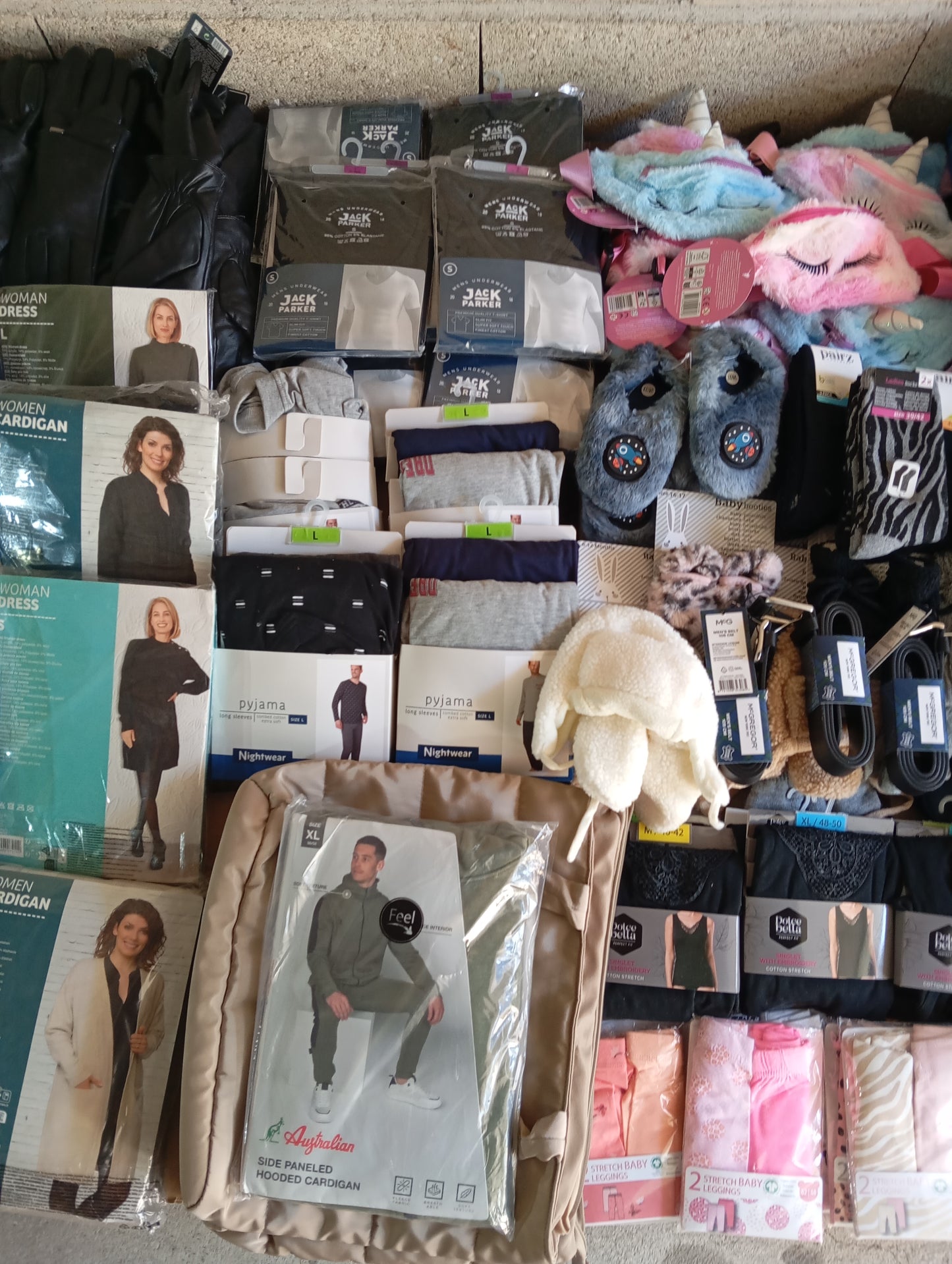 Lot de 390 Vêtements chausson Homme / femme / enfant