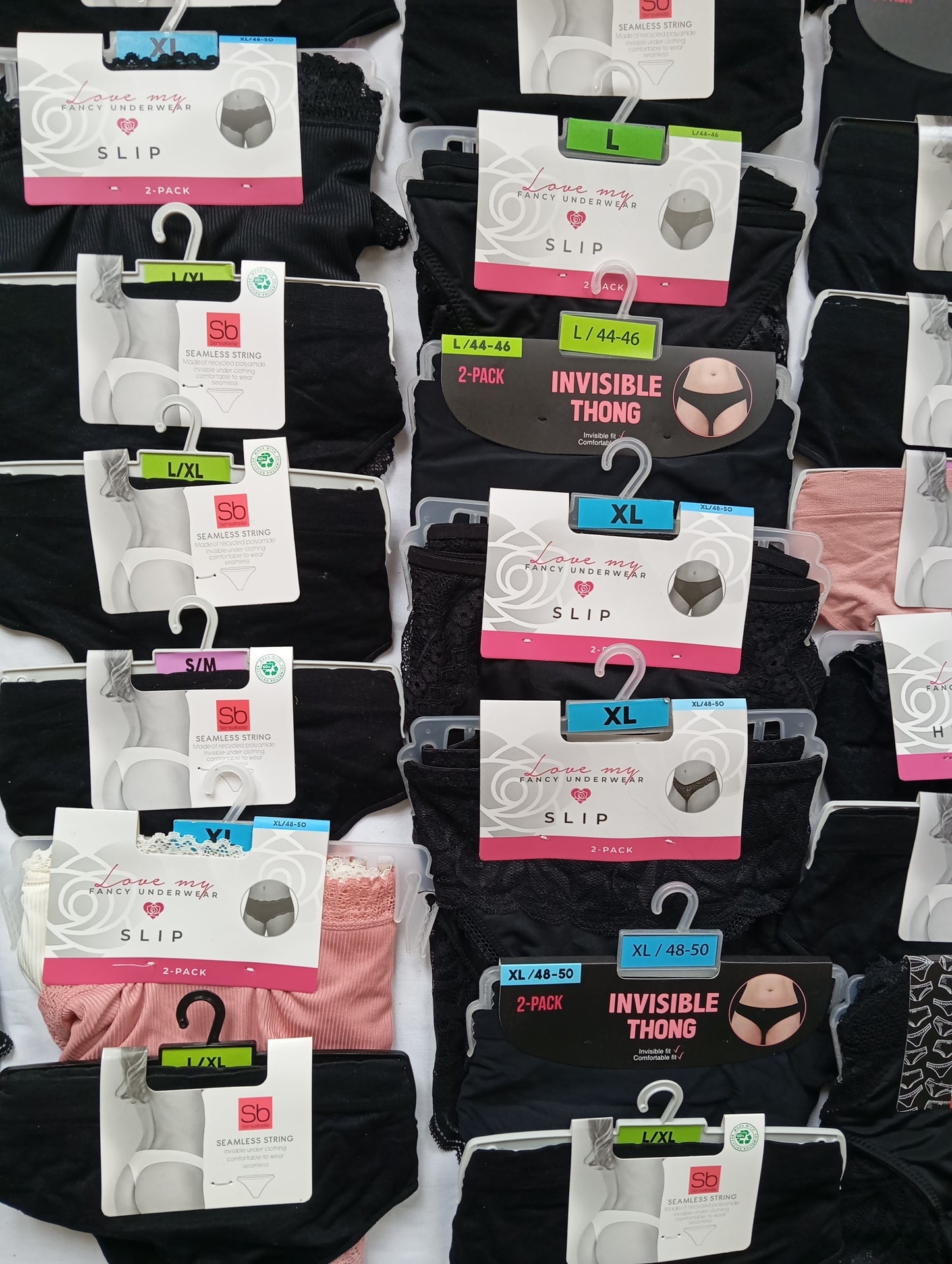 Lot de 74 Sous vêtements Slip / Hipster / String Femme