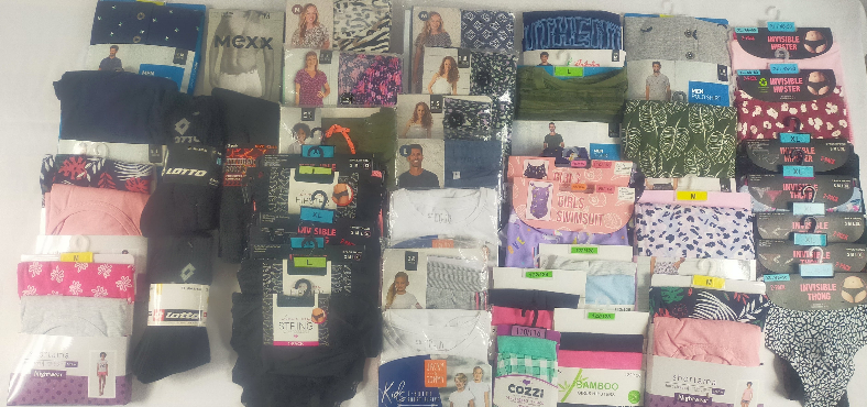Lot de 43 Vêtements / sous-vêtements / homme / femme / enfant Listing en description