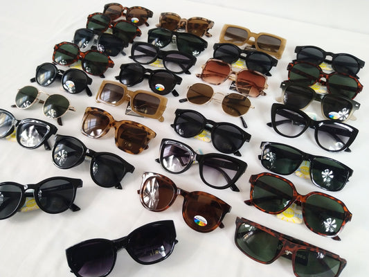 Lot de 30 Paires de lunettes de soleil adulte