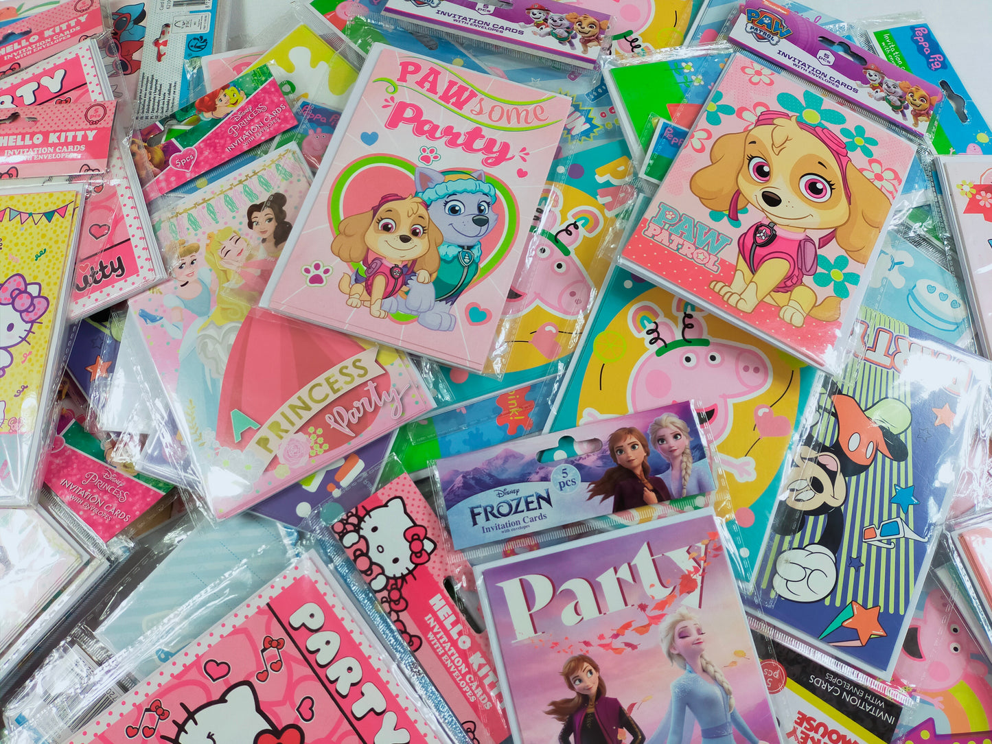Lot de 100 Paquets Cartes + enveloppes d’invitation Disney ( 0,20 cts / paquet )