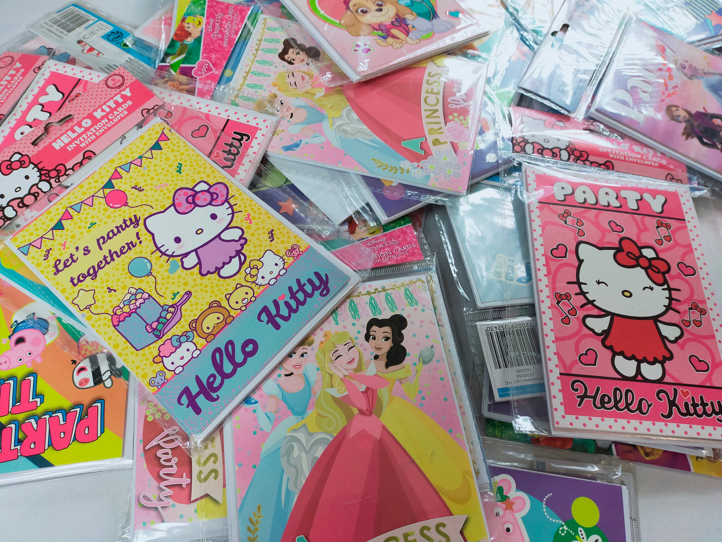 Lot de 100 Paquets Cartes + enveloppes d’invitation Disney ( 0,20 cts / paquet )