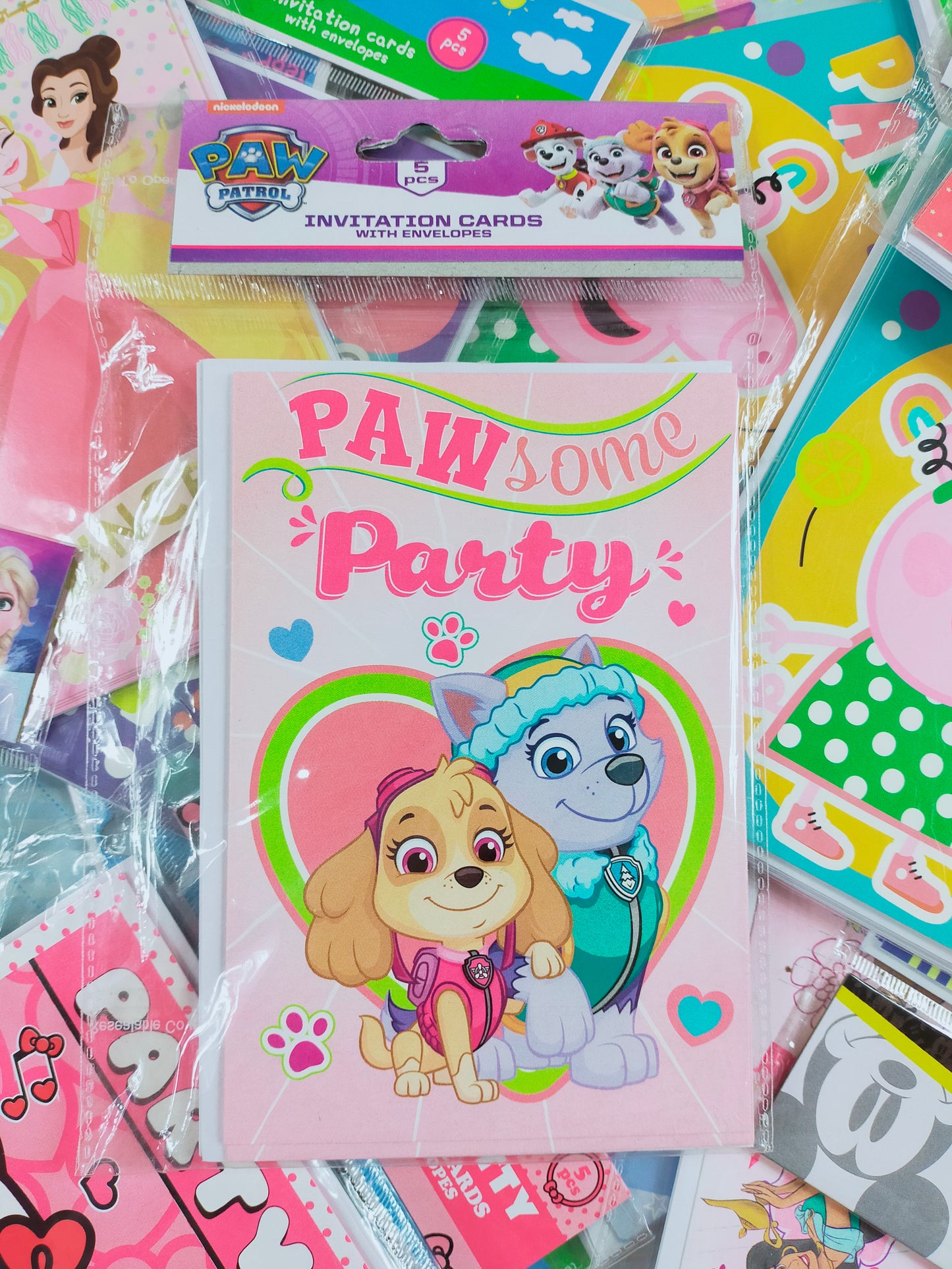 Lot de 100 Paquets Cartes + enveloppes d’invitation Disney ( 0,20 cts / paquet )