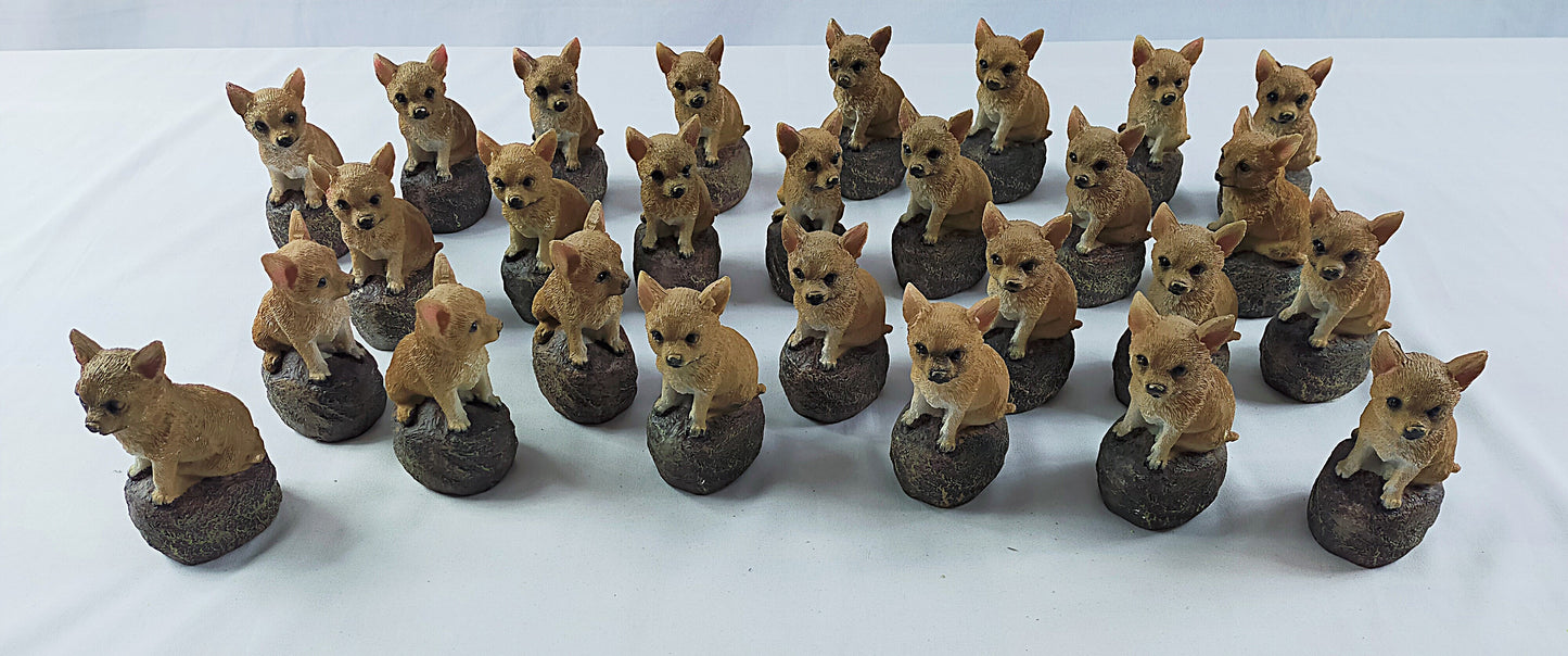 Lot de 27 statues chien sur un rocher ( 0.50 cts / pcs )