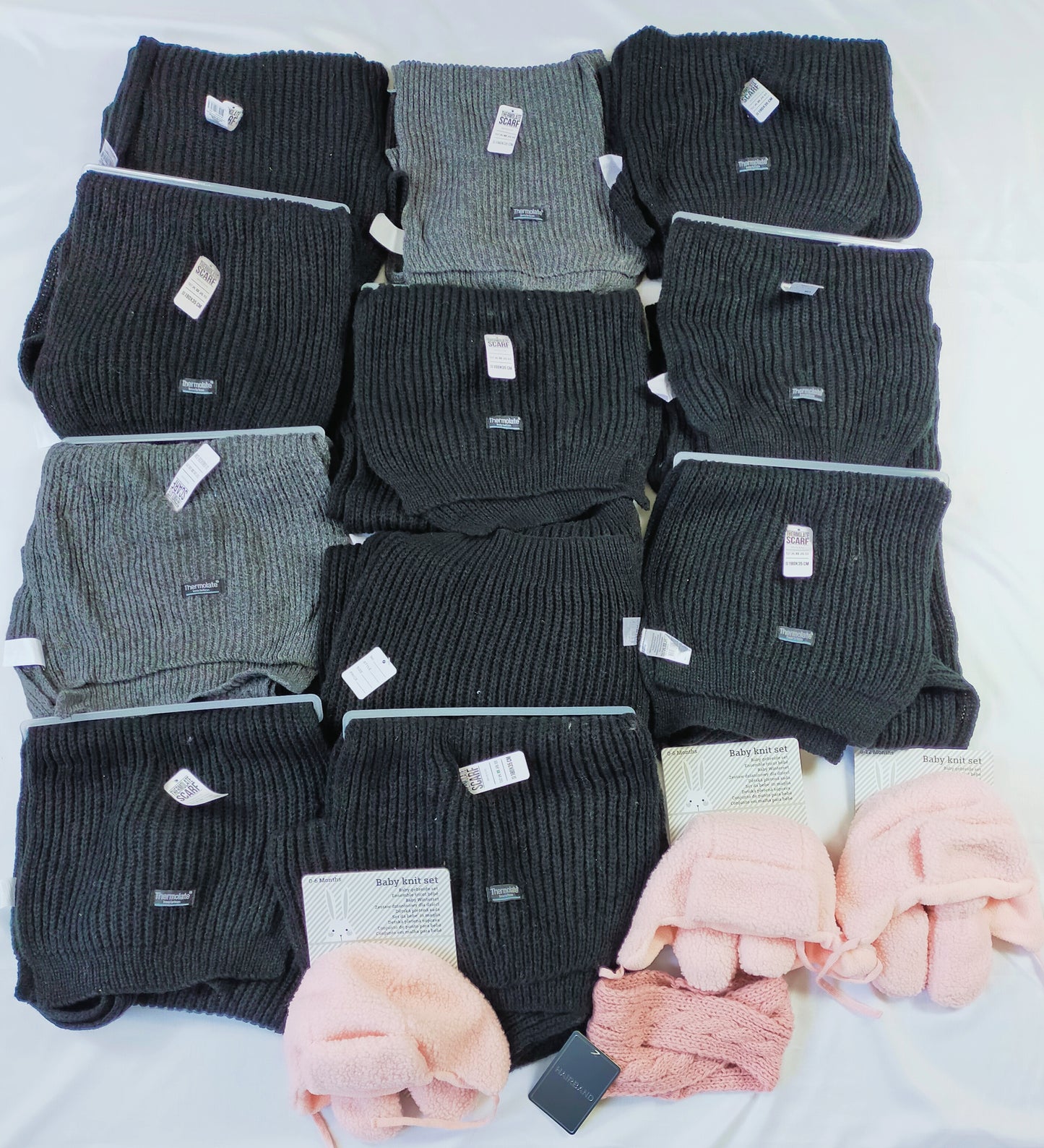 Lot de 15 Articles Echarpes / Bonnets / Gants