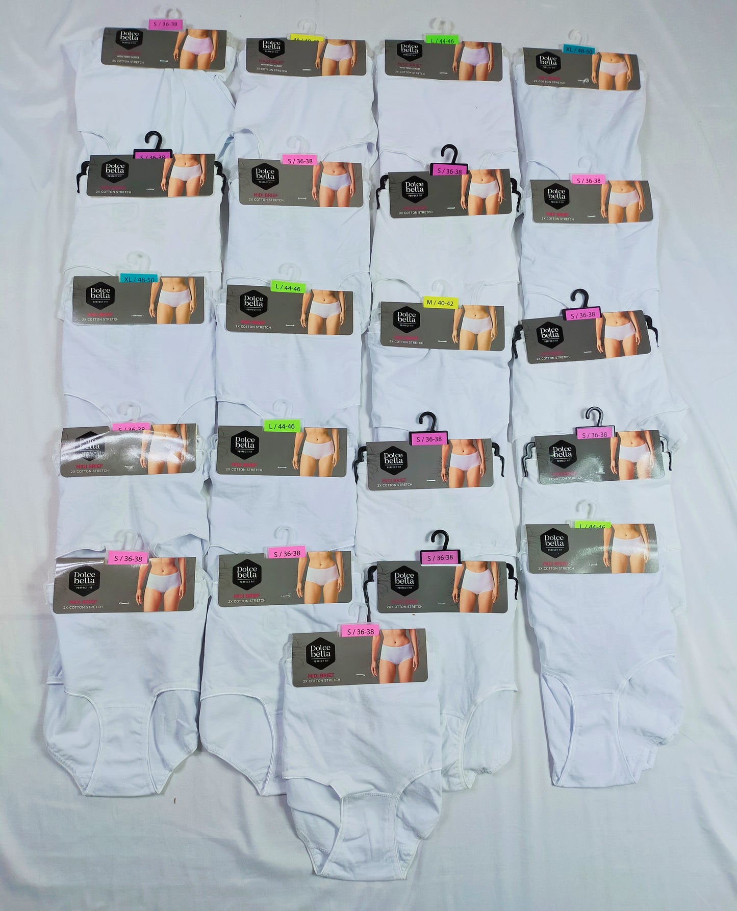 Lot de 294 Articles sous vêtement String / culotte / boxer / slip femme listing en description