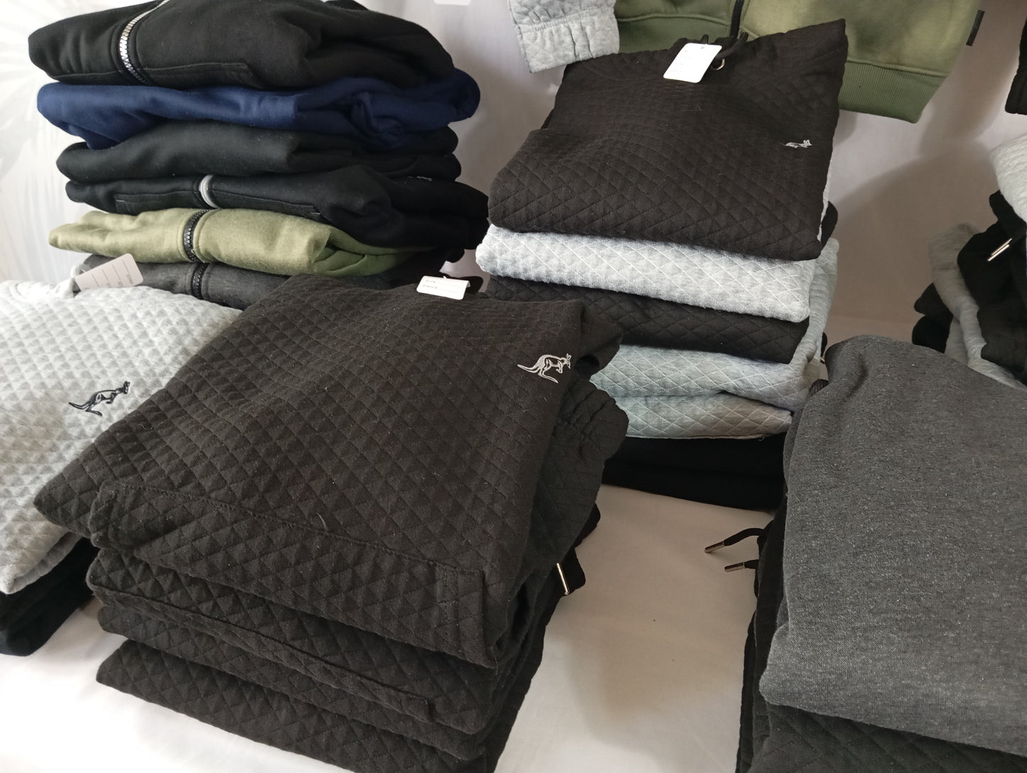 Lot de 37 Vêtements Adulte Sweat à capuche / Veste Australian