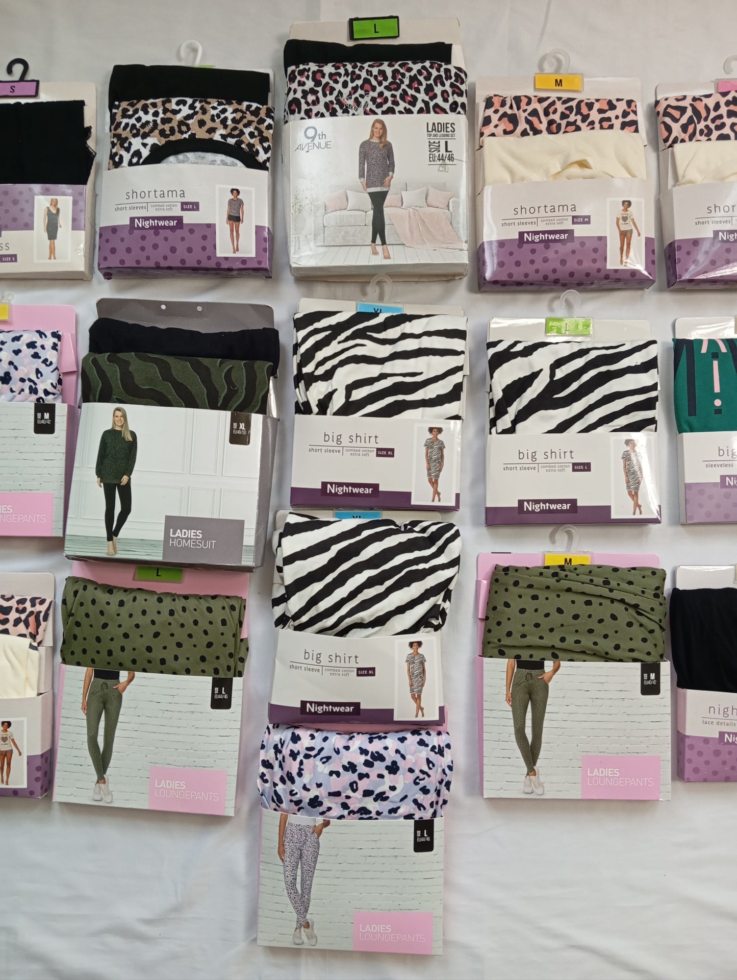 Lot de 22 pyjamas femme