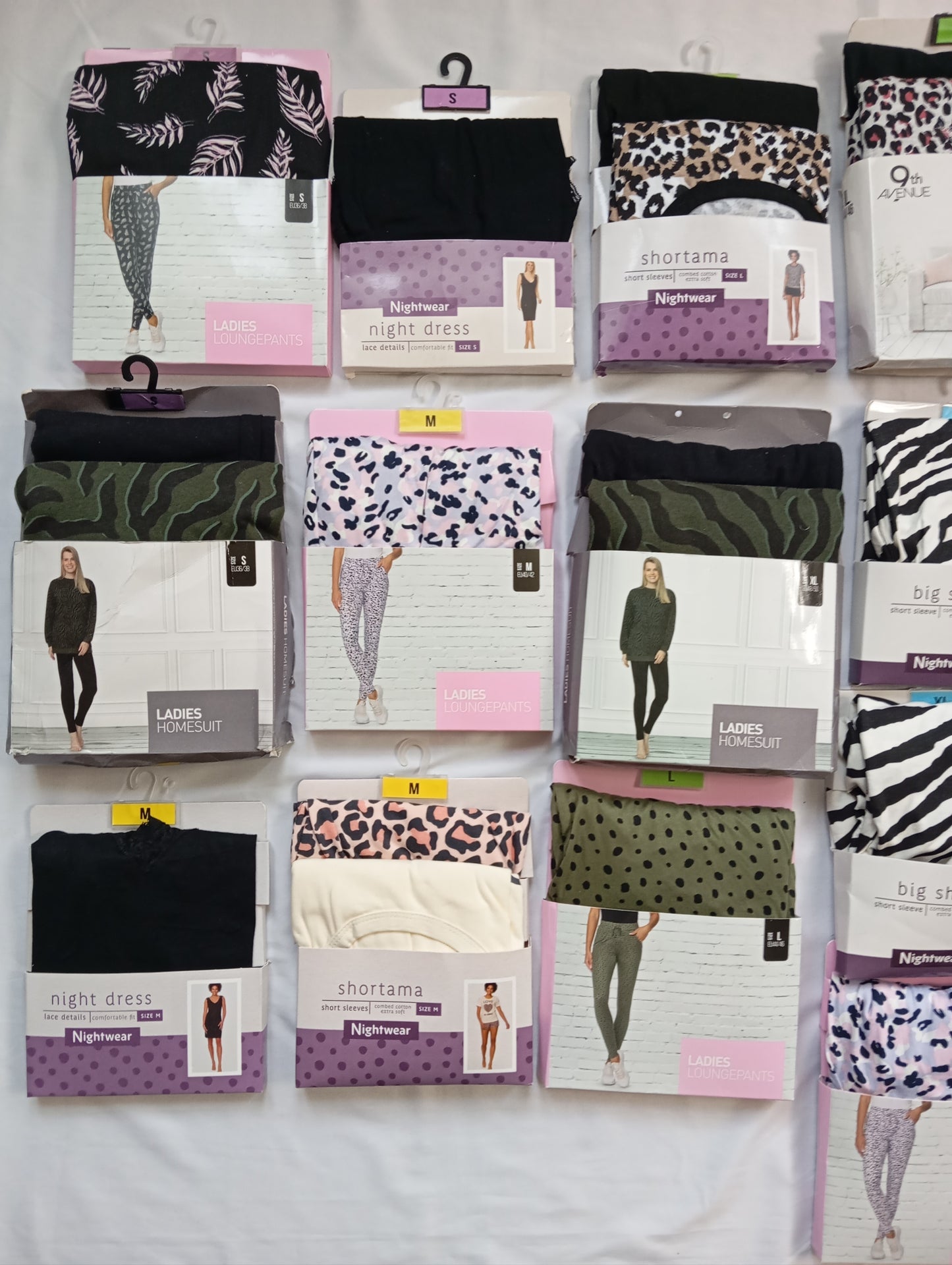 Lot de 22 pyjamas femme