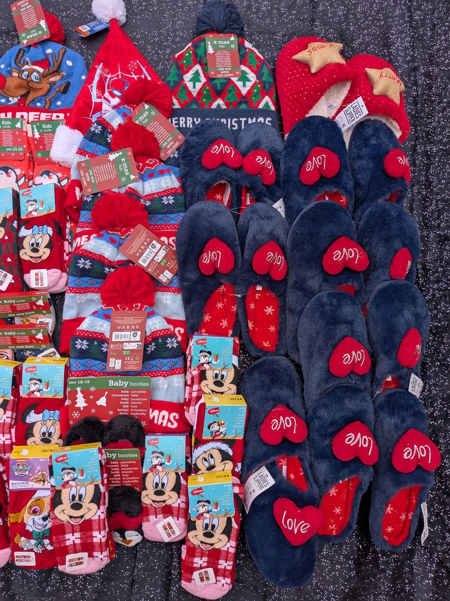 79 Articles VĂȘtements / chaussons / chaussettes / Bonnets Lumineux Adulte / Enfant Noel