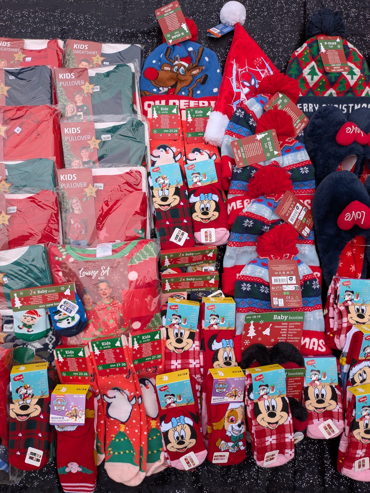 79 Articles VĂȘtements / chaussons / chaussettes / Bonnets Lumineux Adulte / Enfant Noel