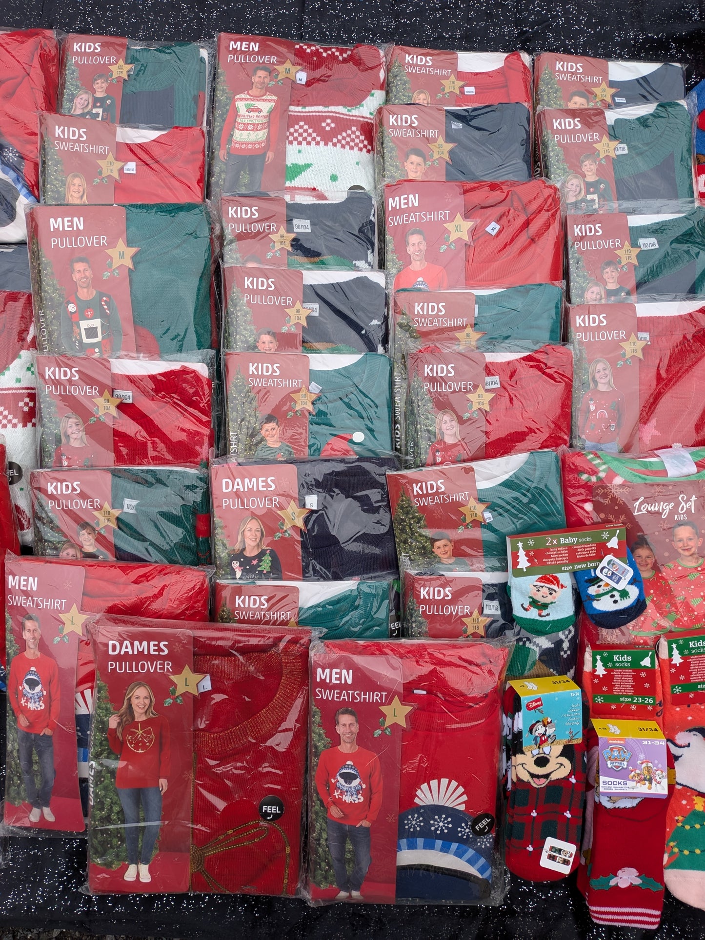 79 Articles VĂȘtements / chaussons / chaussettes / Bonnets Lumineux Adulte / Enfant Noel