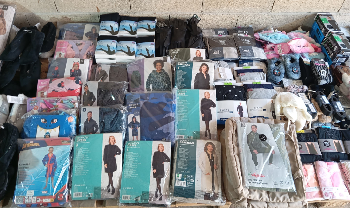 Lot de 390 Vêtements chausson Homme / femme / enfant