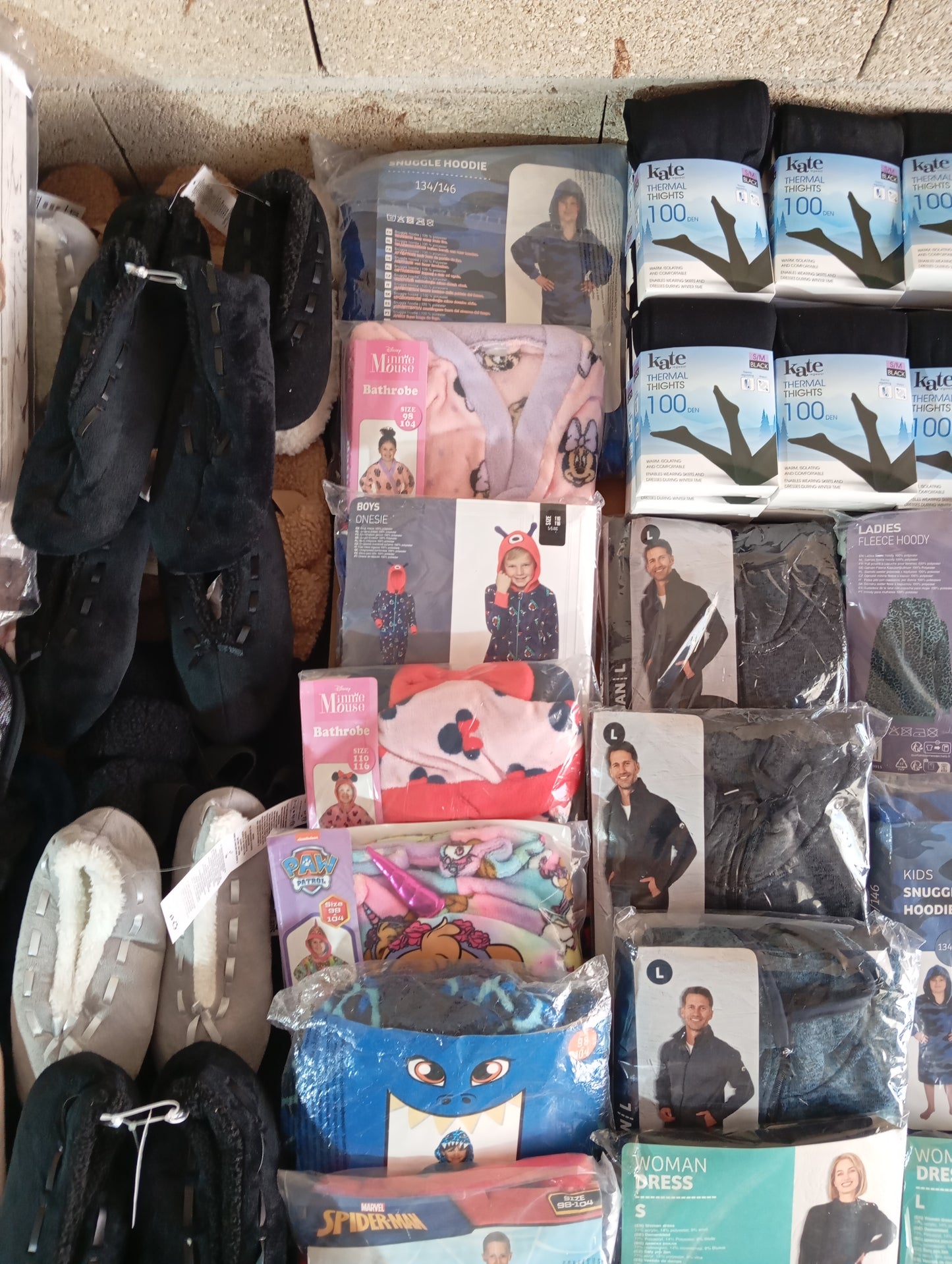 Lot de 390 Vêtements chausson Homme / femme / enfant