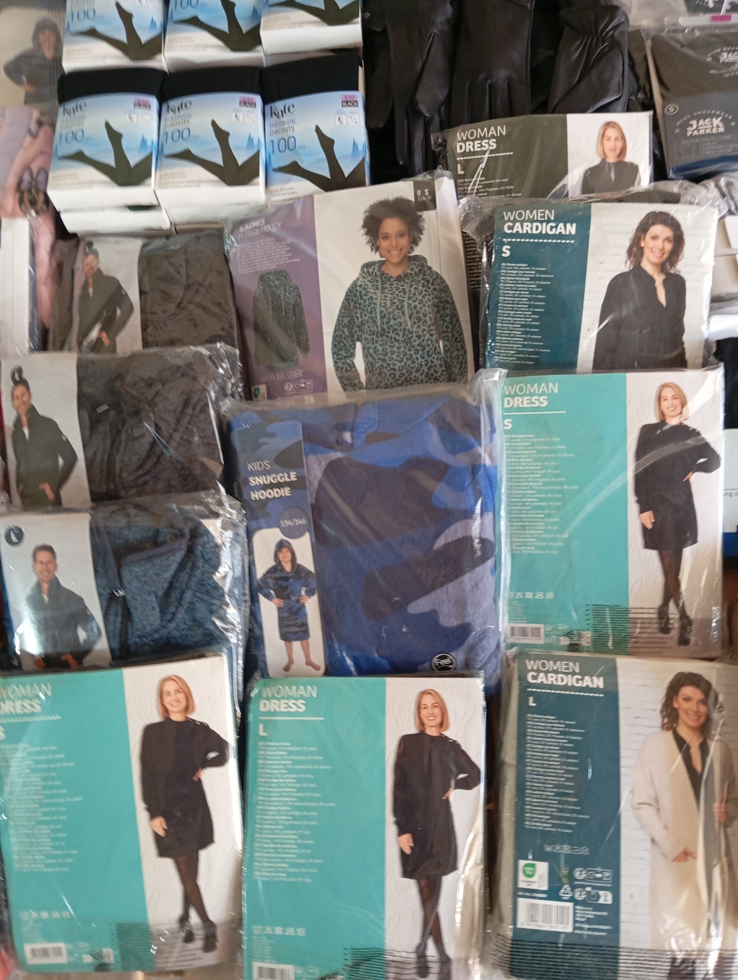 Lot de 390 Vêtements chausson Homme / femme / enfant