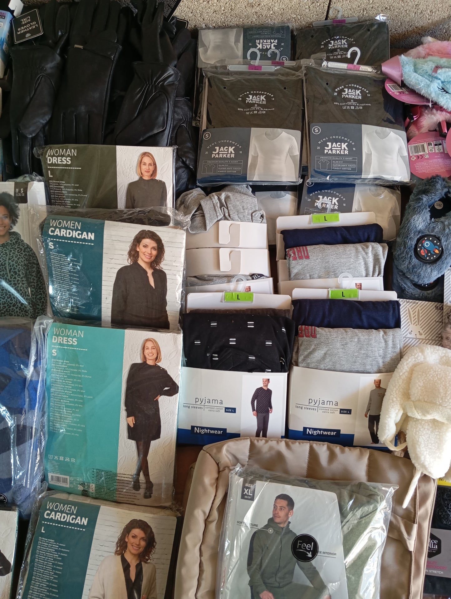 Lot de 390 Vêtements chausson Homme / femme / enfant