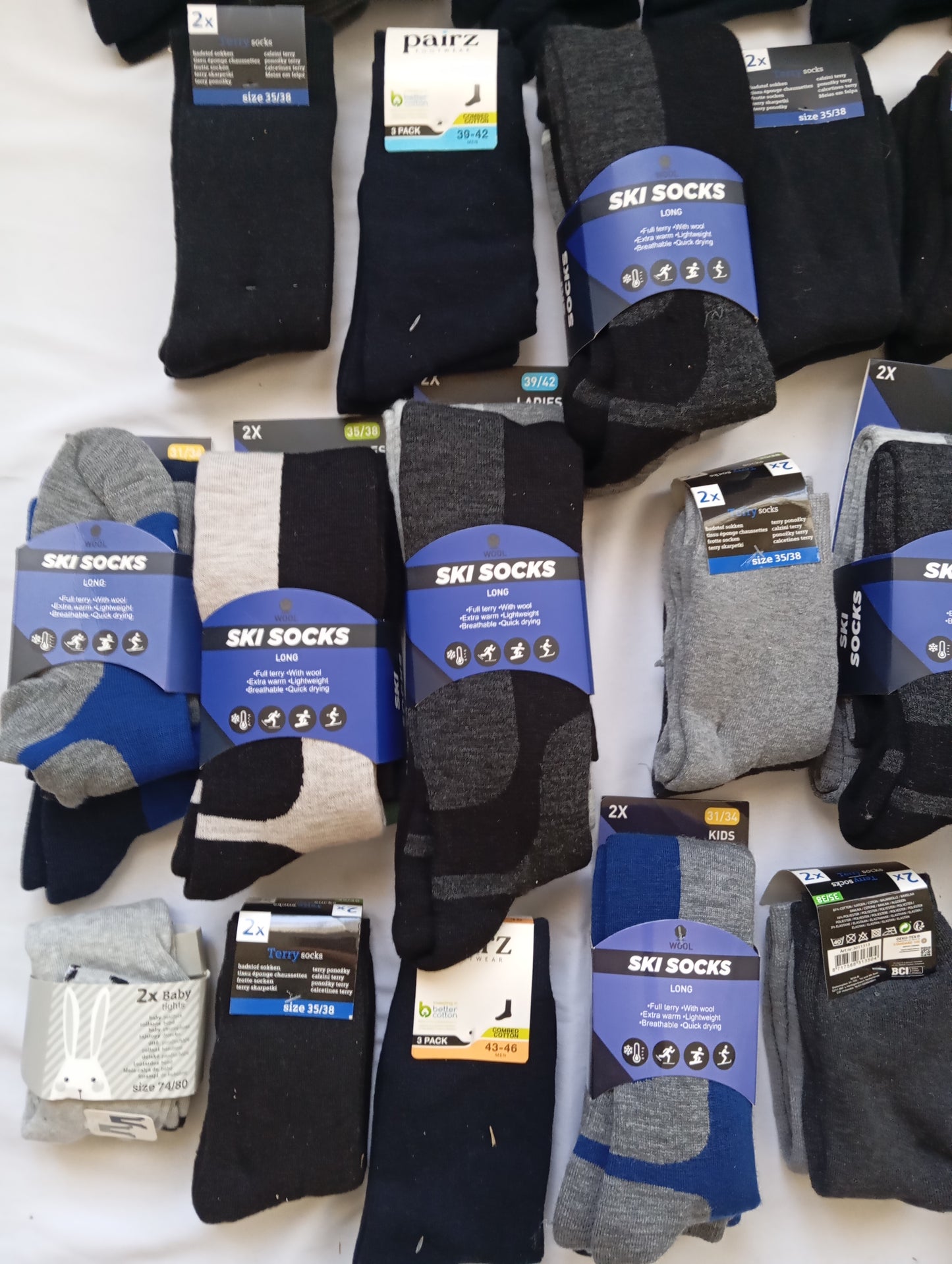 Lot de 109 Paires de chaussettes Homme / Femme / Enfant