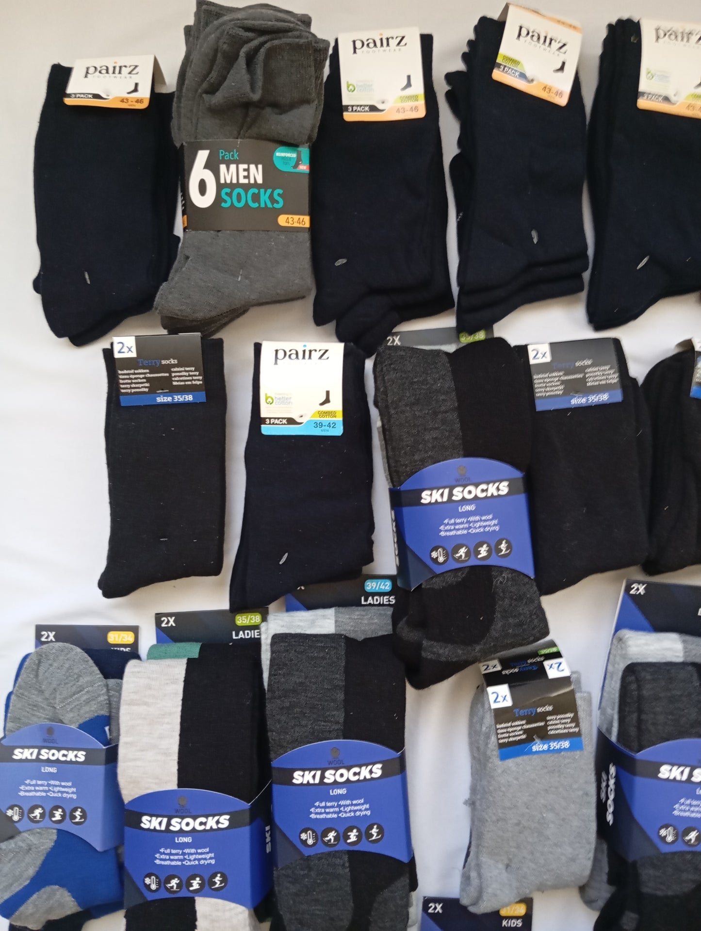 Lot de 109 Paires de chaussettes Homme / Femme / Enfant