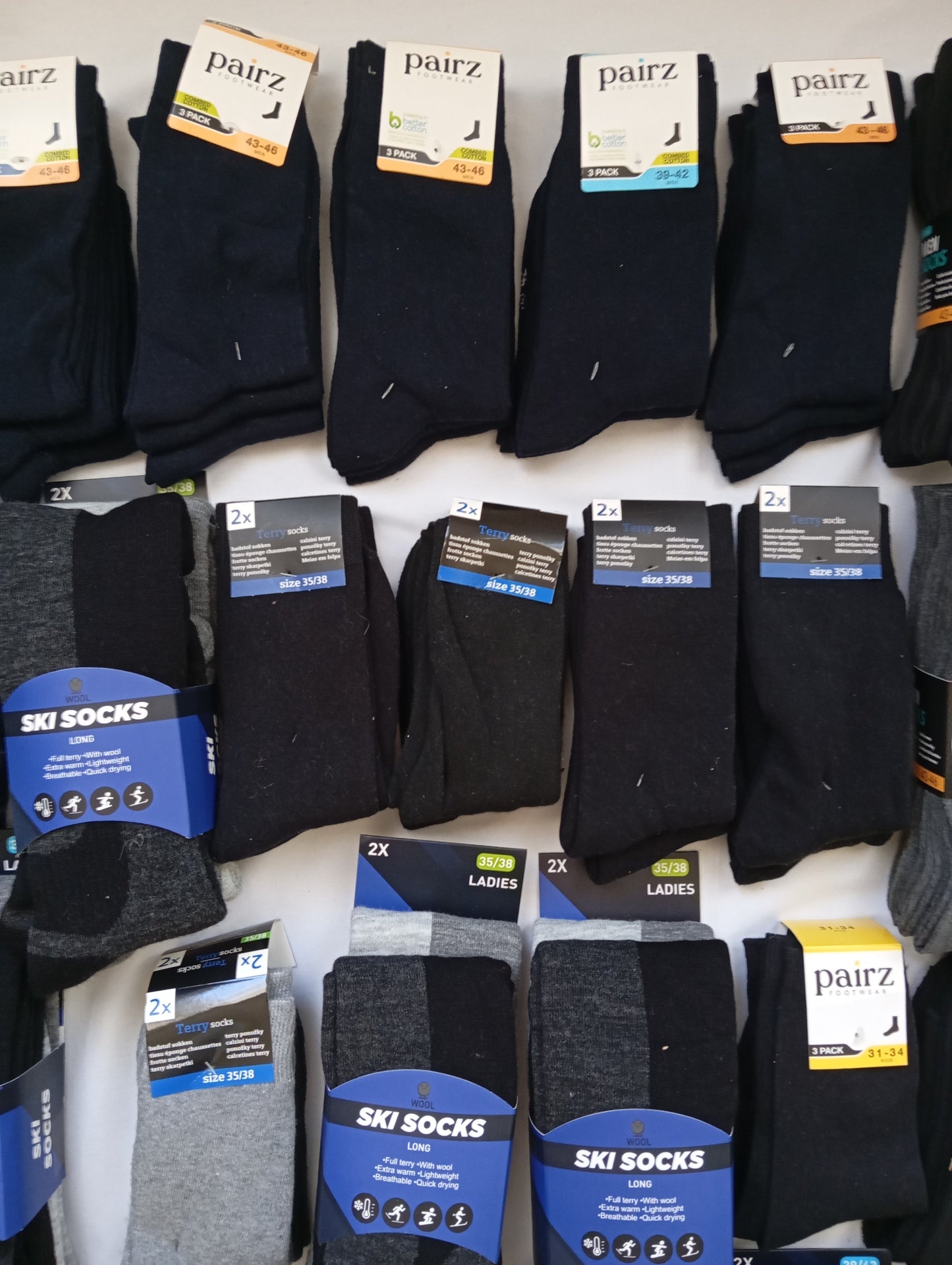 Lot de 109 Paires de chaussettes Homme / Femme / Enfant
