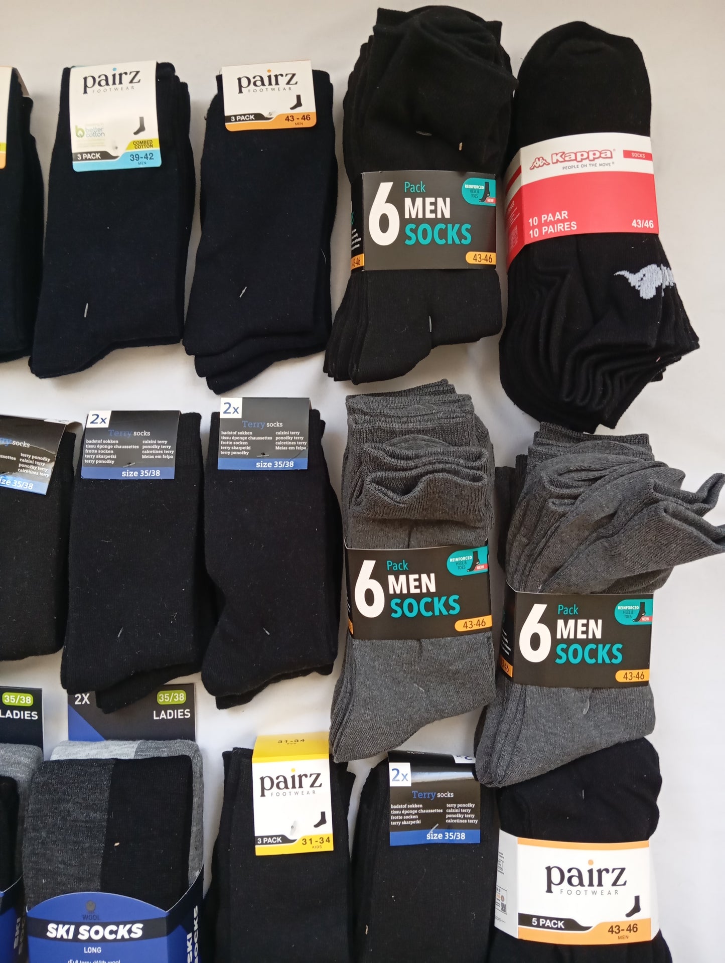 Lot de 109 Paires de chaussettes Homme / Femme / Enfant