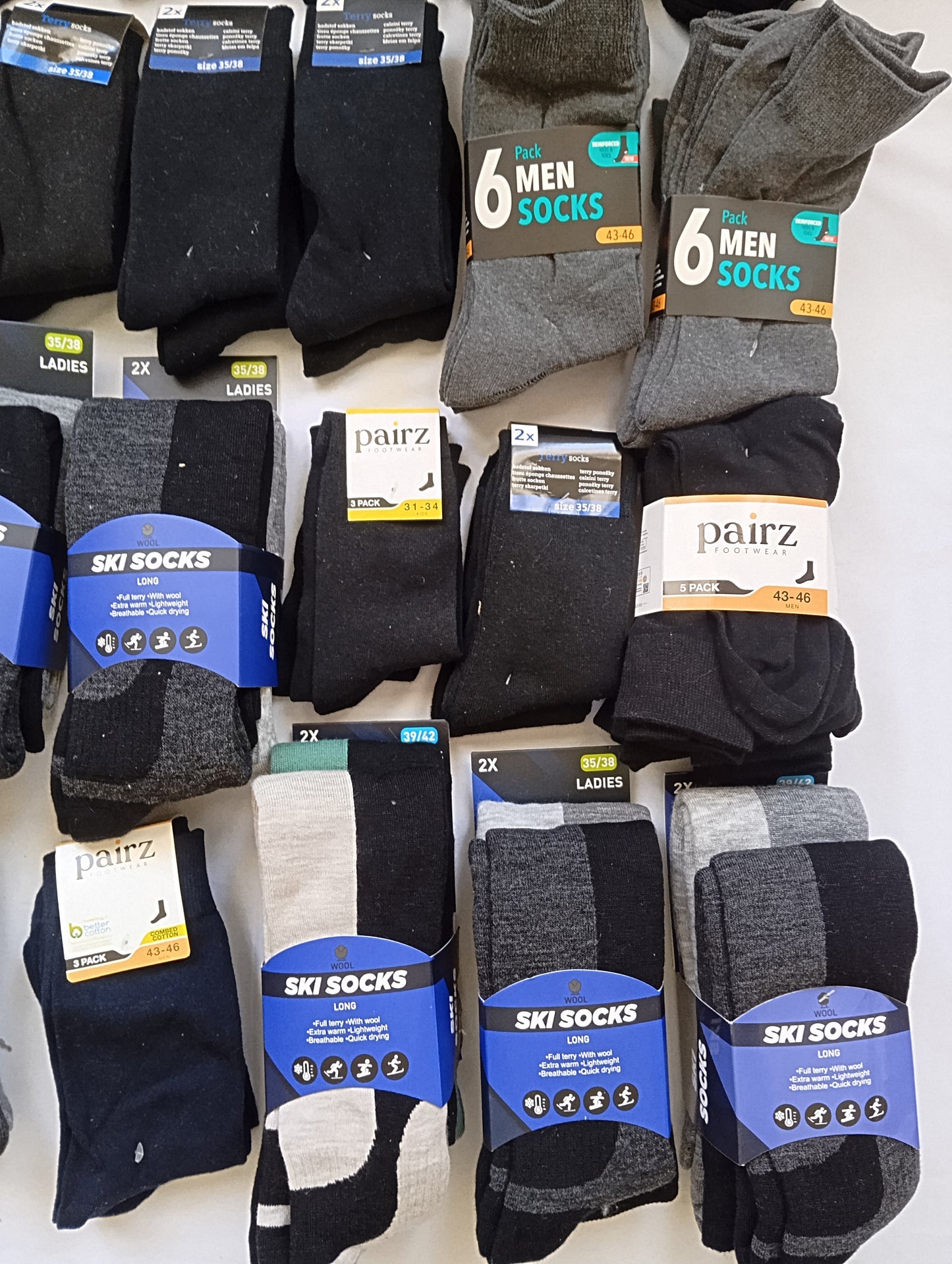 Lot de 109 Paires de chaussettes Homme / Femme / Enfant