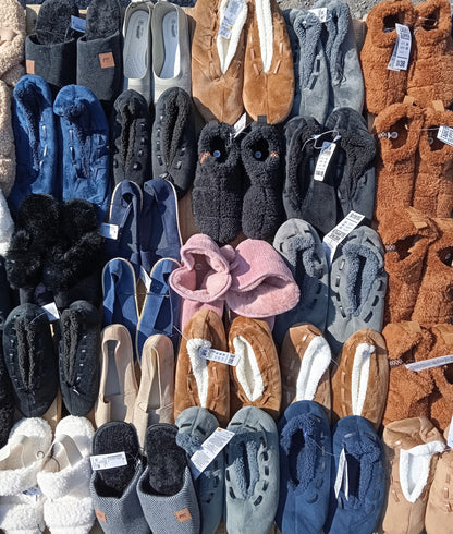 265 Paires de Chaussons et chaussures Homme / Femme / Enfant