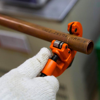 Coupe-tube - Pour tube de diamètre (Ø) 3-30 mm - Convient pour cuivre et aluminium pvc.