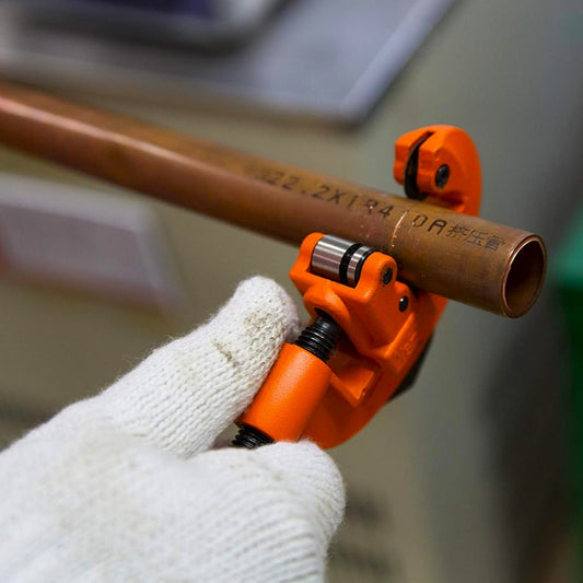 Coupe-tube - Pour tube de diamètre (Ø) 3-30 mm - Convient pour cuivre et aluminium pvc.