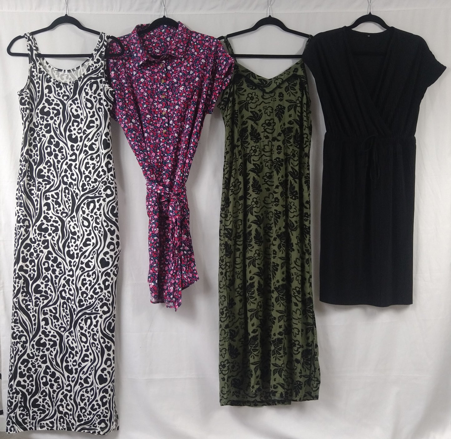 Lot de 49 Robes Femme Neuf Sans étiquette ( 1.42 euro / pcs )