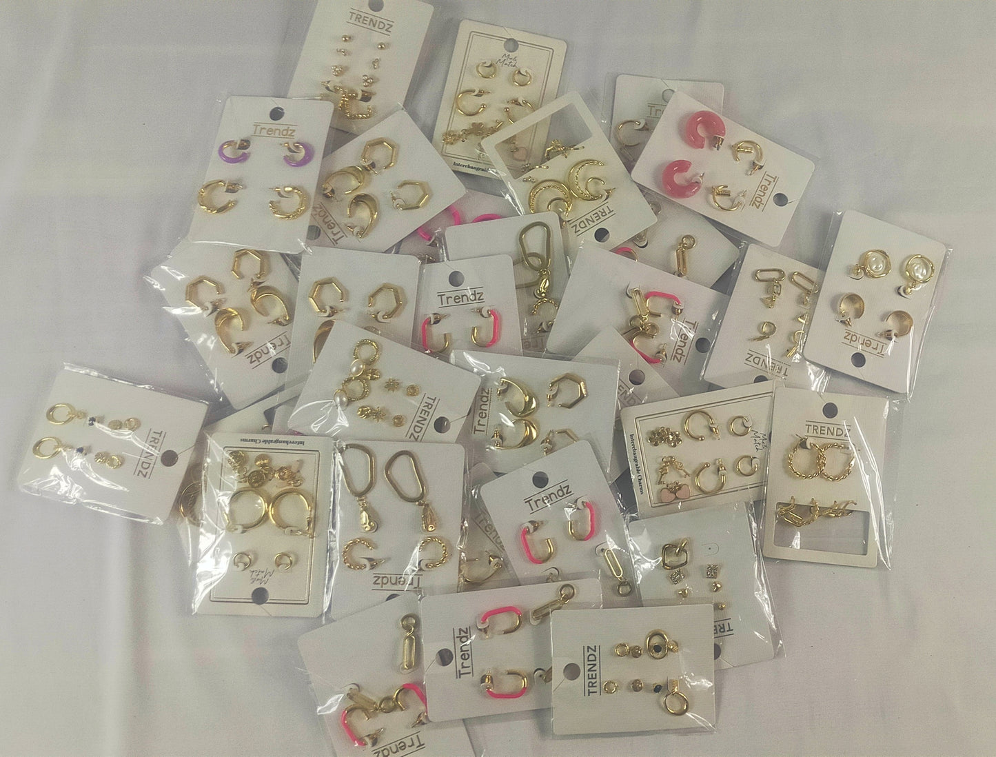 Lot de 53 Paquets de bijoux boucles oreilles ( 0.50 cts / pcs )