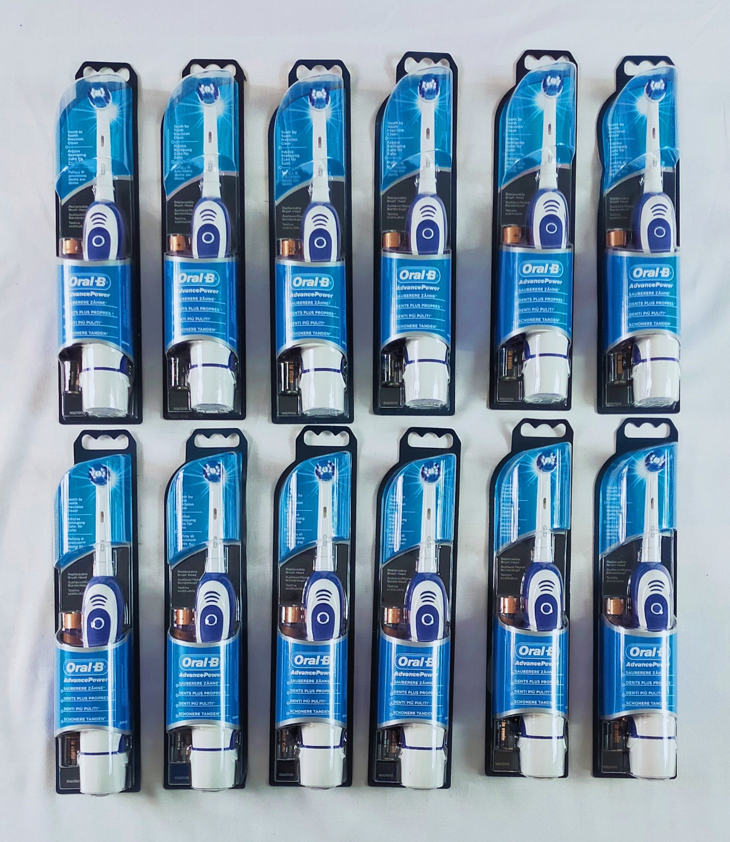 Lot de 12 Brosses à dents électrique Oral-b ( 5 euro / pcs )