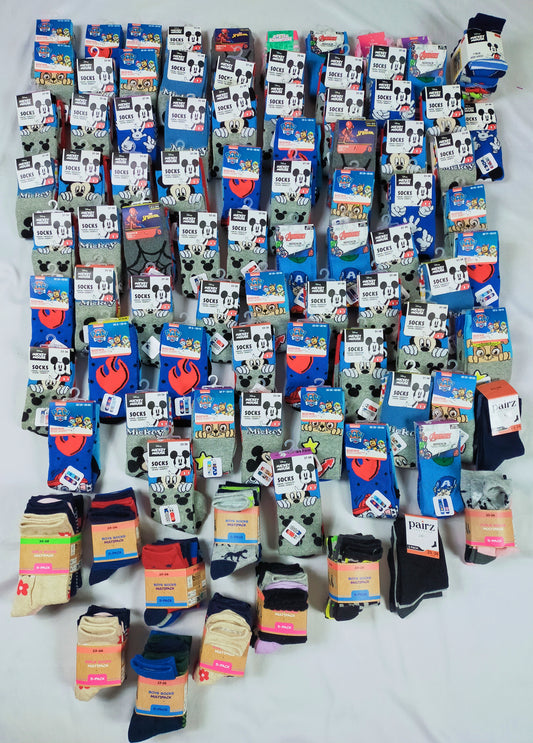 Lot de 271 Paires de chaussettes enfants disney listing en description