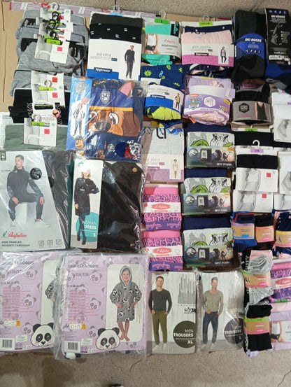 Lot de 90 Pieces Textiles homme / femme / enfant