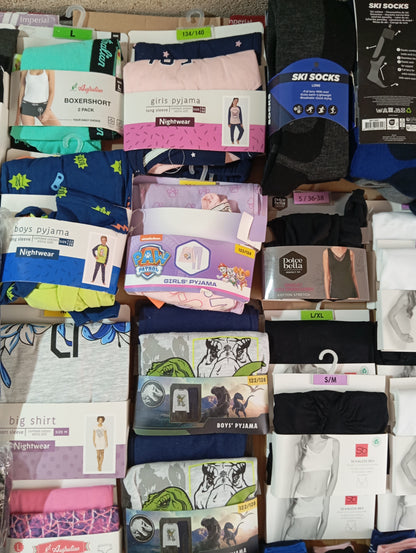 Lot de 90 Pieces Textiles homme / femme / enfant