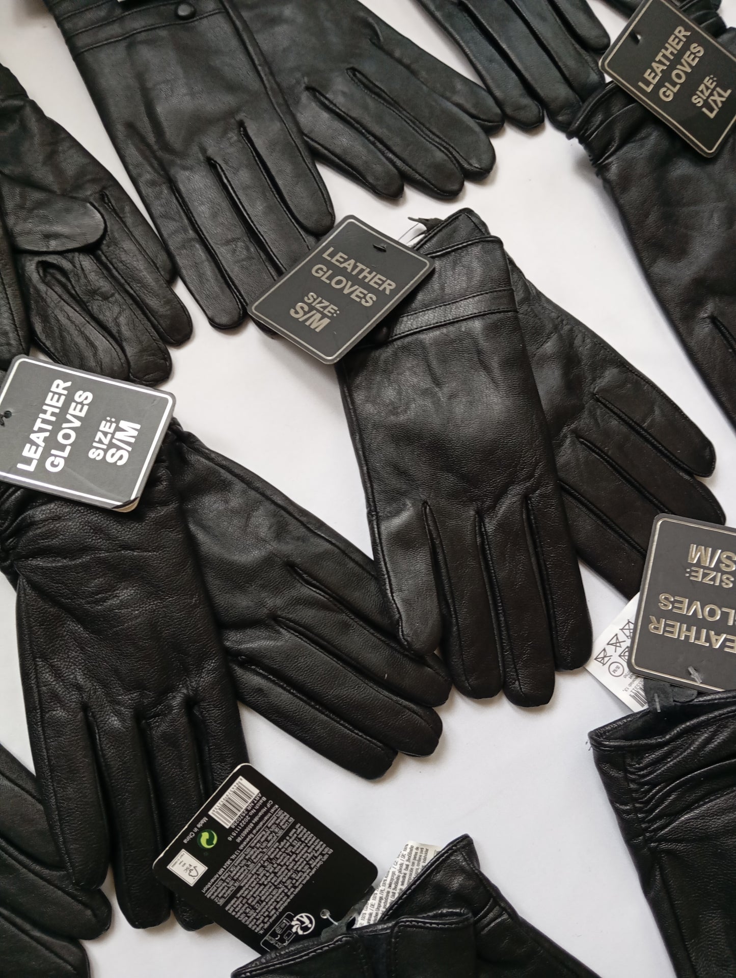 19 Paires de Gants en cuir Femme / Homme