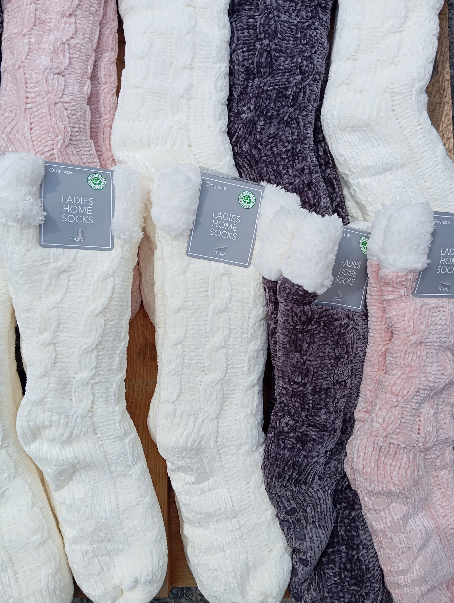 39 Paires de chaussettes intérieur / chausson  femme / enfant
