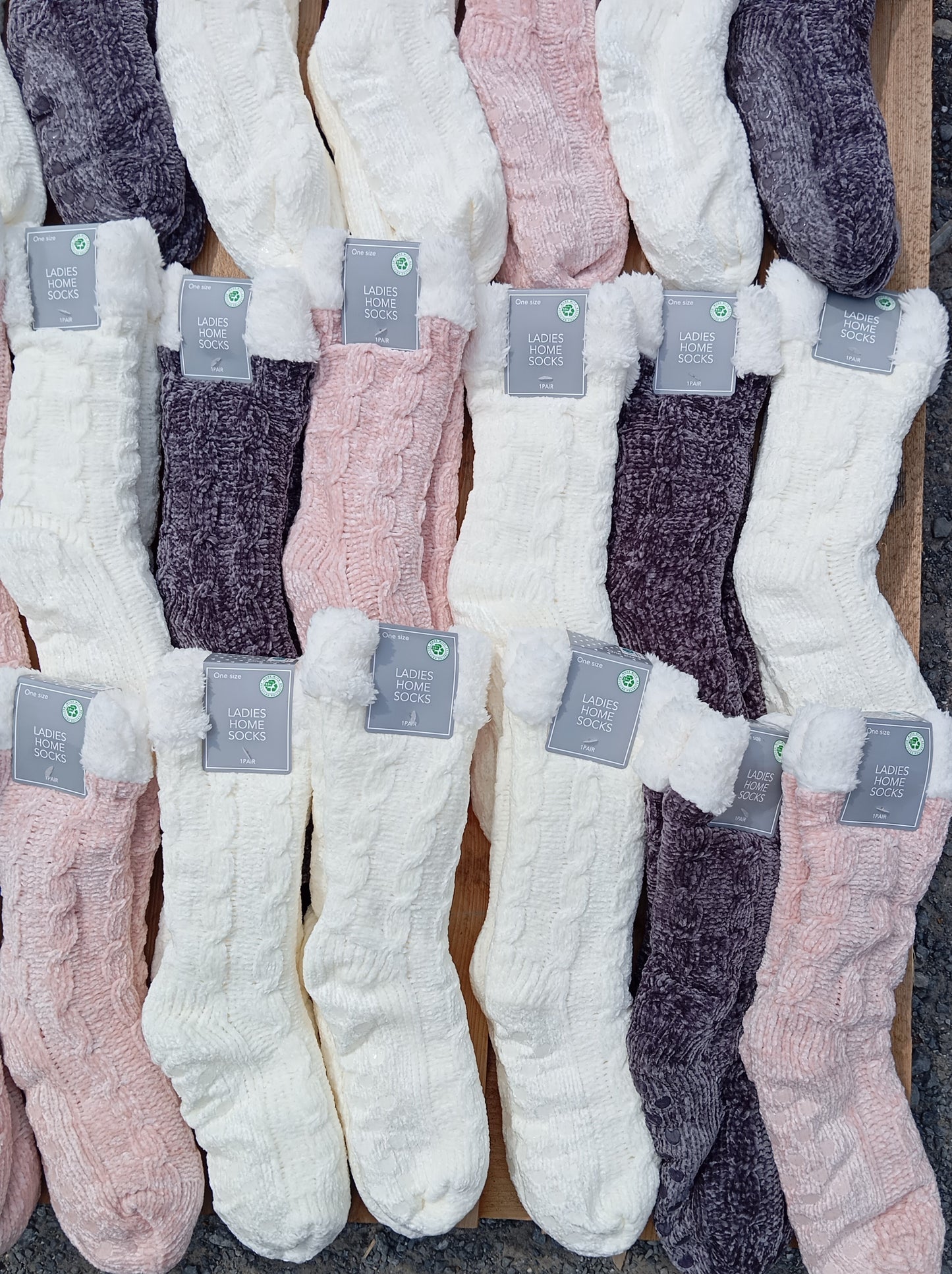 39 Paires de chaussettes intérieur / chausson  femme / enfant