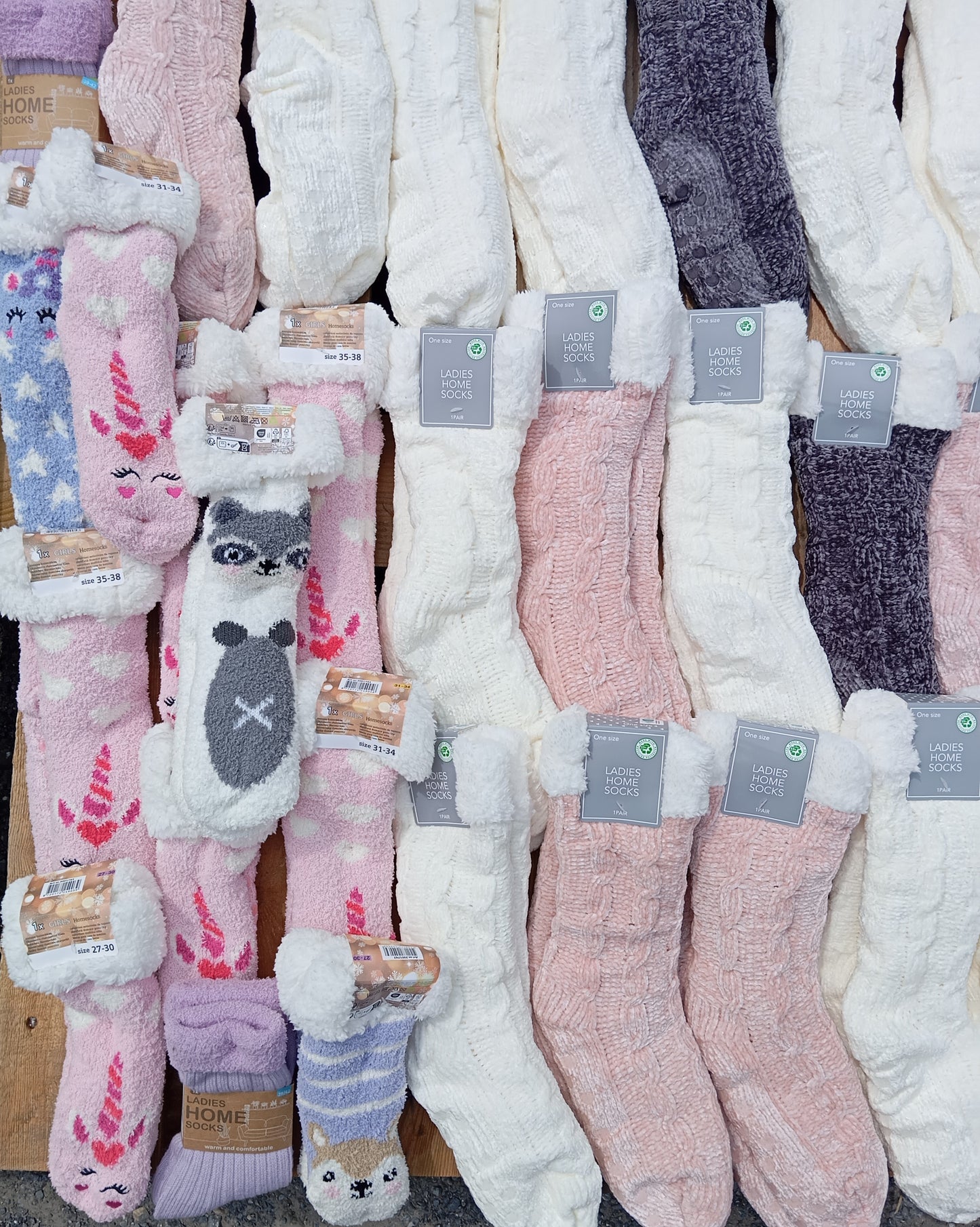 39 Paires de chaussettes intérieur / chausson  femme / enfant