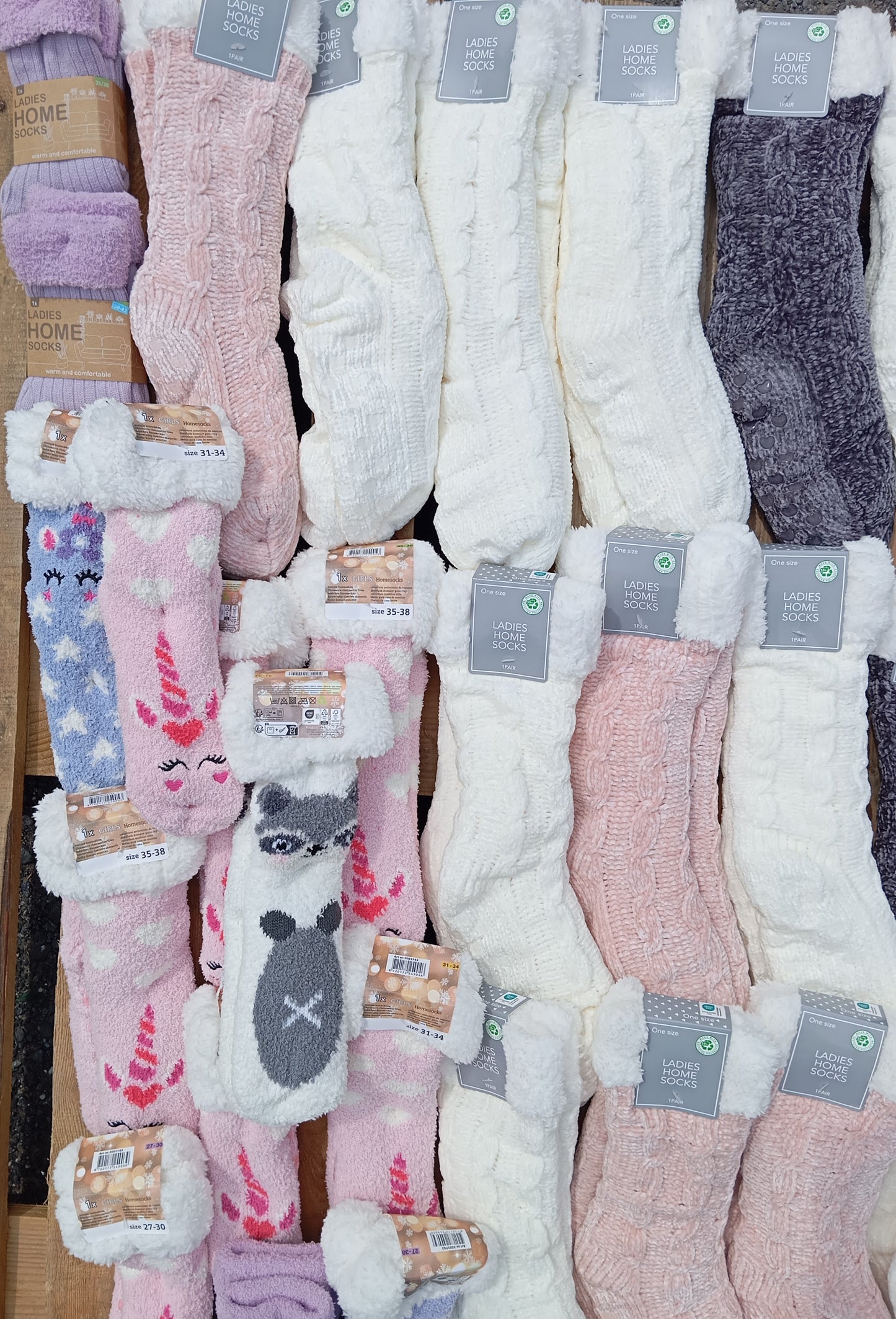 39 Paires de chaussettes intérieur / chausson  femme / enfant
