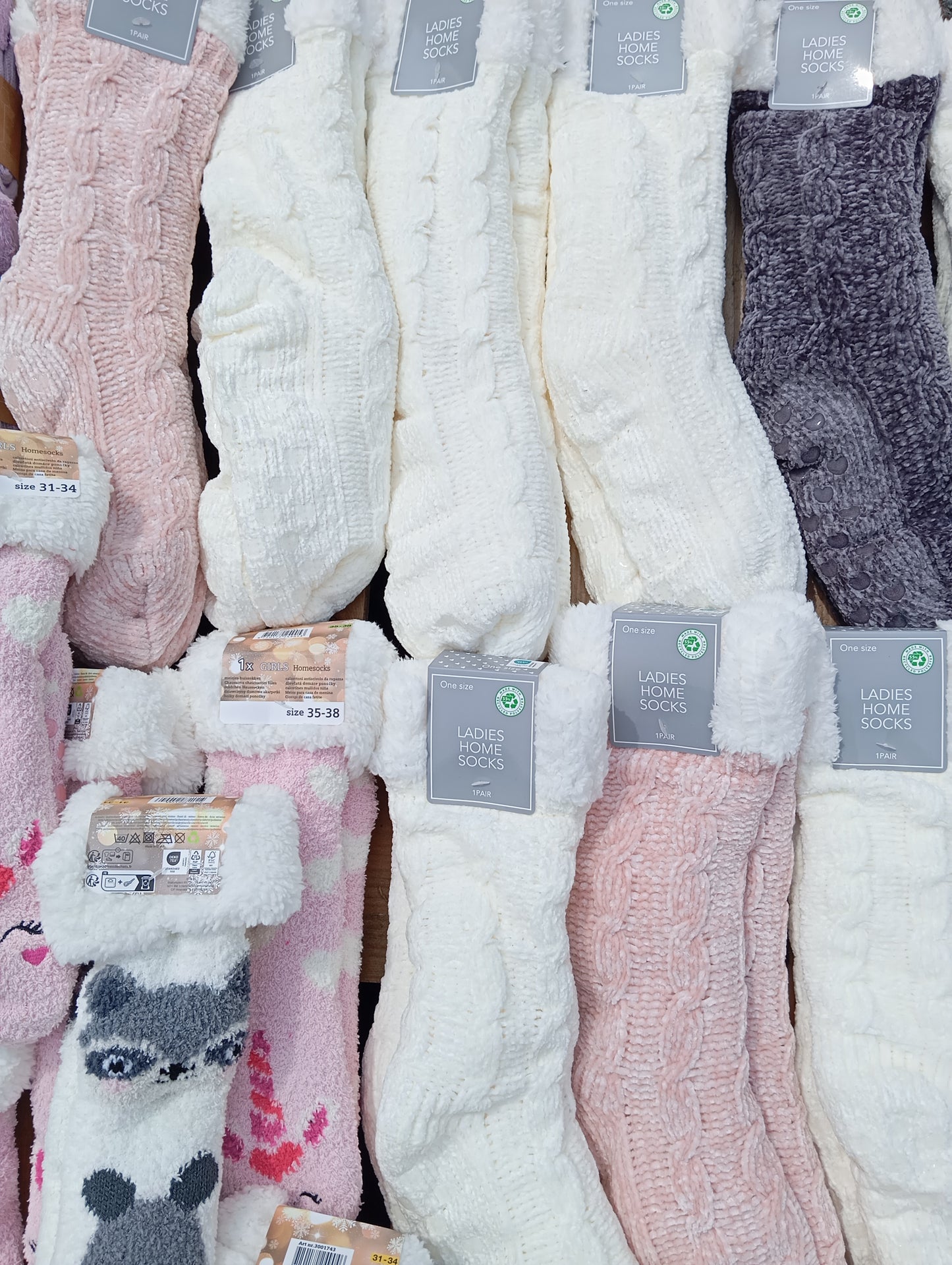 39 Paires de chaussettes intérieur / chausson  femme / enfant