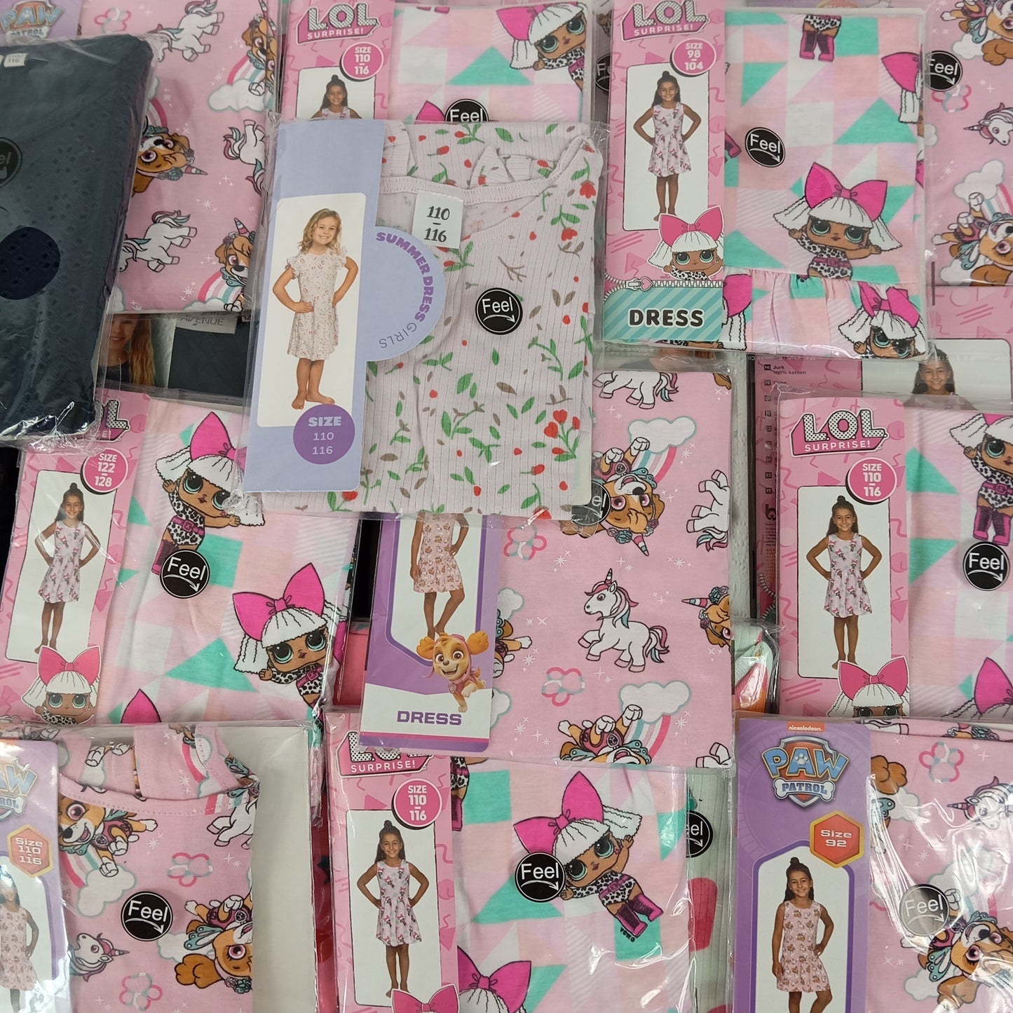 37 Robes Fille PAW PATROL / L.O.L SURPRISE