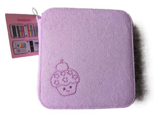 Coffret velours violet pour dessinateur futé remplie de crayons, feutres, règle...