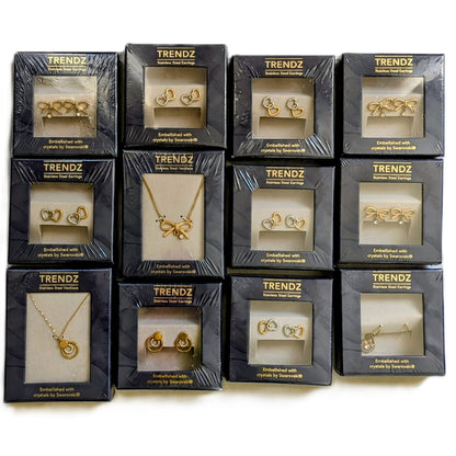 12 Coffrets Boucles oreilles et colliers plaqué or et cristaux Swarovski
