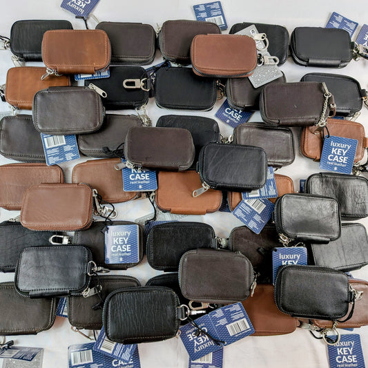 42 Pochettes / Portes-clés / Portes Monnaies en cuir de vache