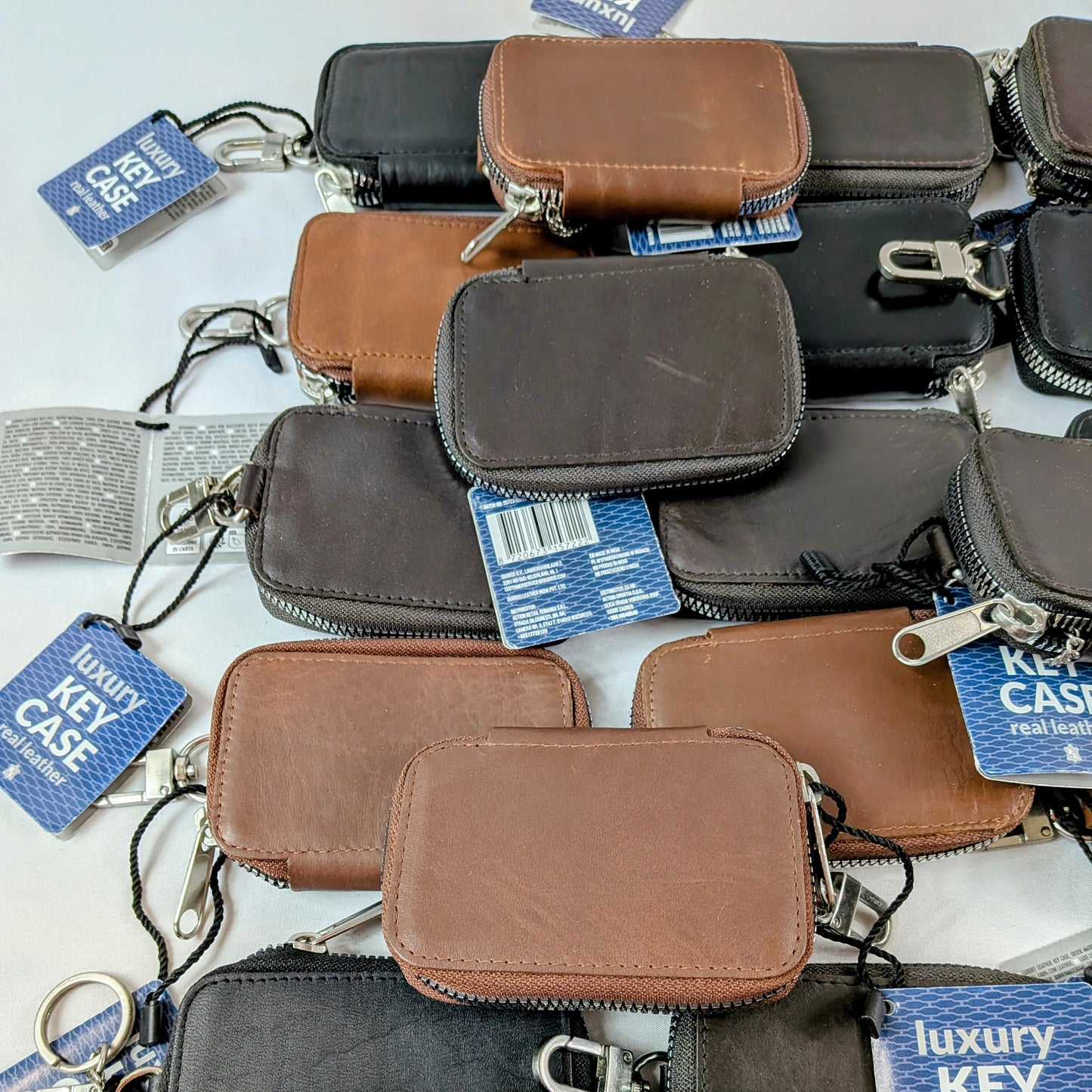 42 Pochettes / Portes-clés / Portes Monnaies en cuir de vache