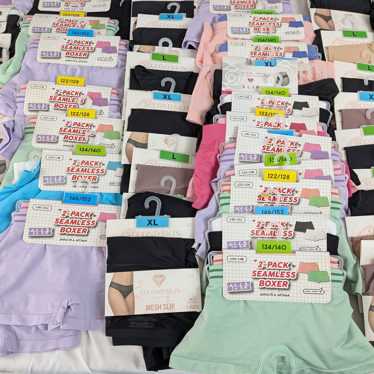 94 Sous-vêtements soit 63 Paquets Femme / Enfant