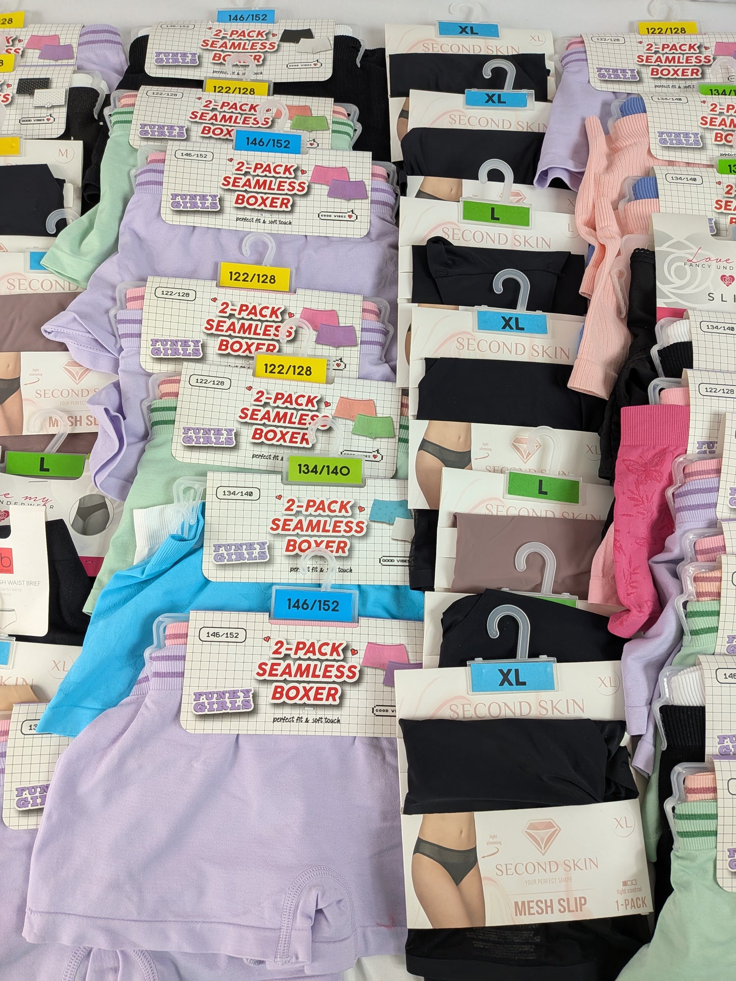 94 Sous-vêtements soit 63 Paquets Femme / Enfant