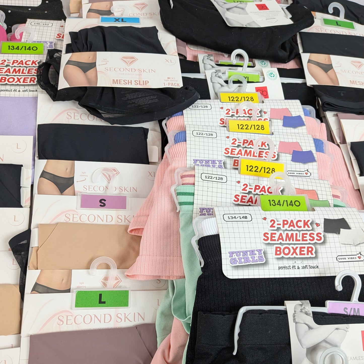 127 Sous-vêtements Soit 97 Paquets Femme Enfant