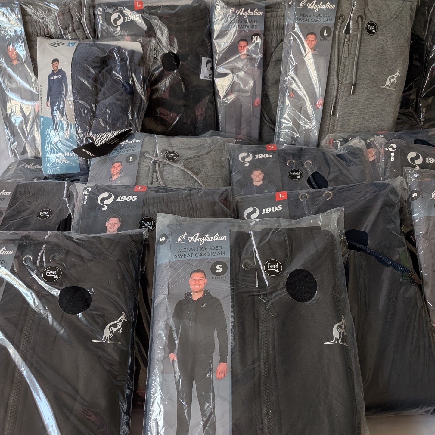 33 Articles Pulls à capuche / Pantalons de Jogging / survêtement AUSTRALIAN pour homme